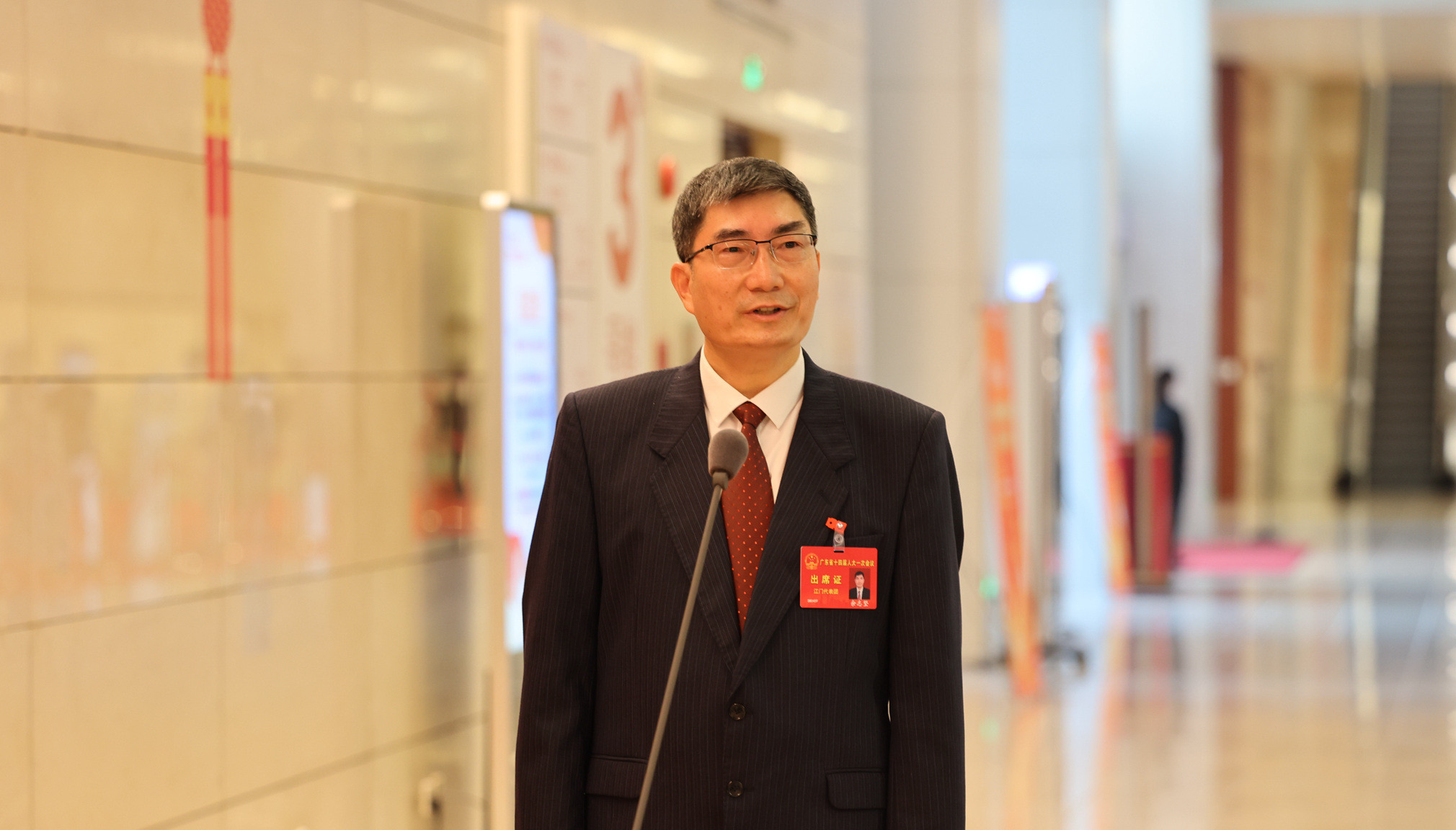 省人大代表、江門市江海區(qū)人大常委會主任余志堅：“小公園議事”提高群眾民主參與熱情