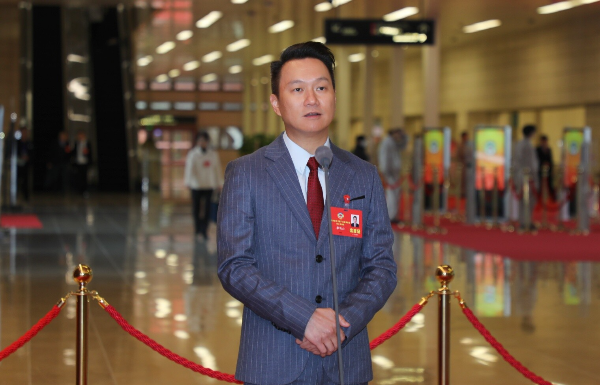 省政協(xié)委員、澳門黎氏企業(yè)控股有限公司行政總裁黎鳴山：面向港澳青年建立信息發(fā)布平臺(tái)